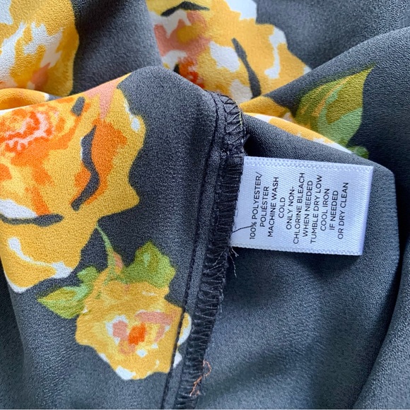 GUC Loft Pleated Cuff Peony Top Size: M - Picture 2 of 6